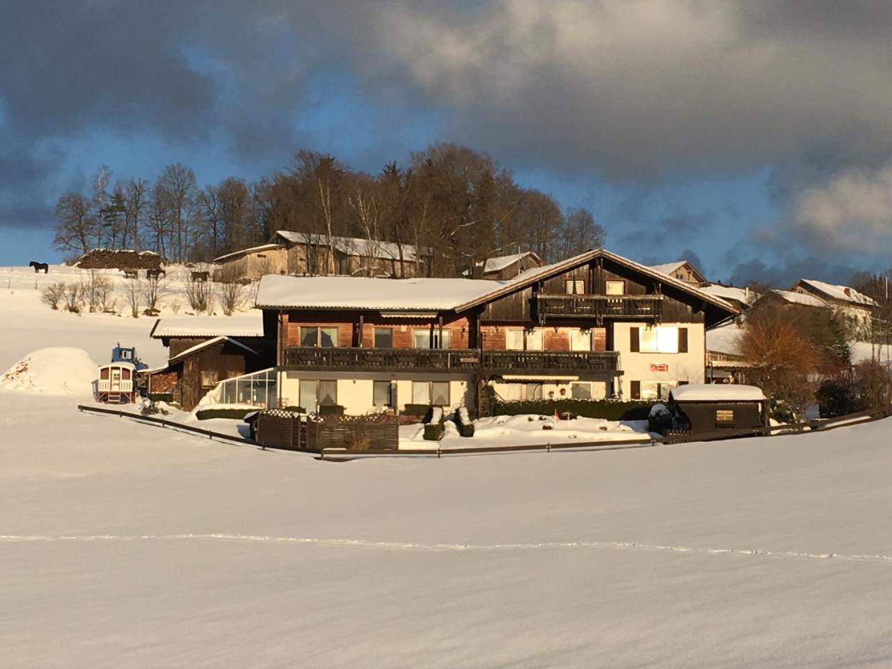 ホテル Landhaus Erna Böbrach エクステリア 写真